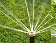 Bewässerung mit Regner / Düsen